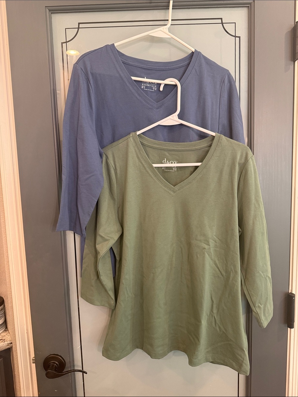 d&co V-Neck Women’s Jersey Top in Olive Green and Blue, S